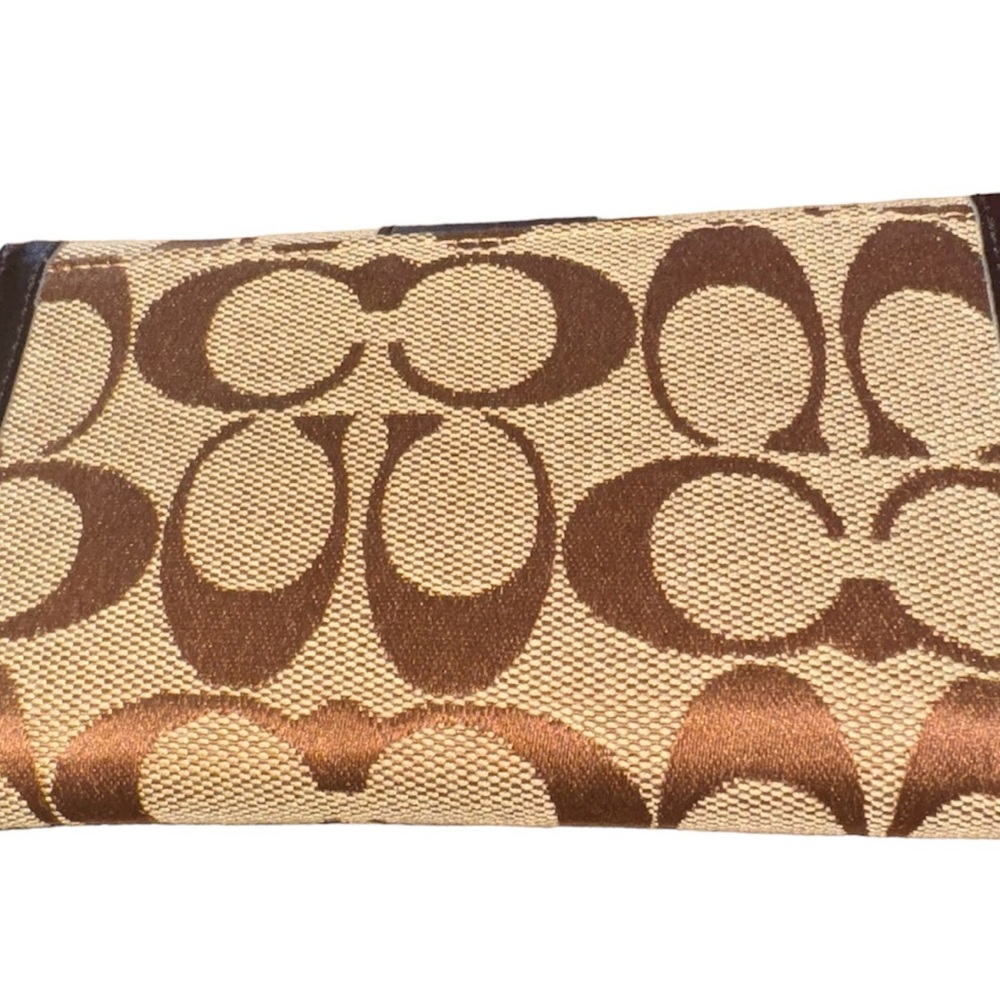 Coach logo brown fold up wallet.